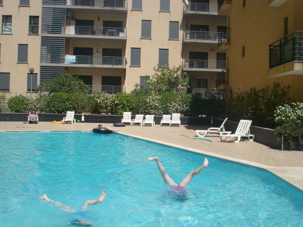 Luxury Two Br Pool View Beach Side Apartment At Algarve'S Longest Beach Armacao de Pera Luaran gambar